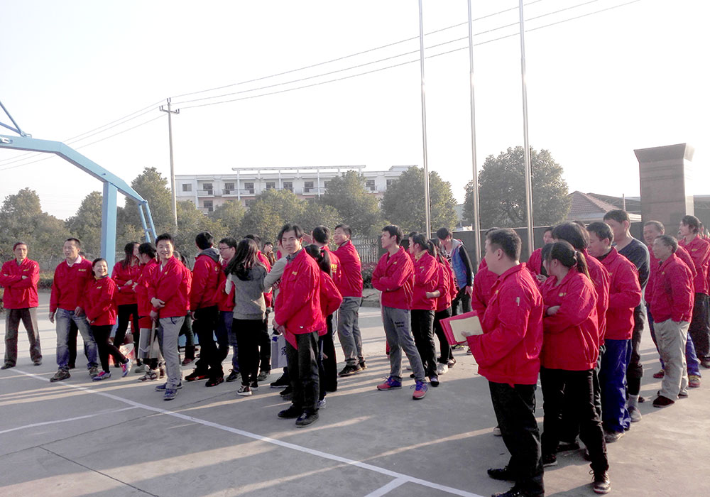 公司员工跑步比赛现场