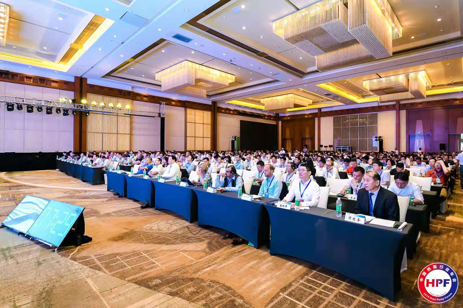 厂商共赢！阳帆及其经销商双双荣获中国热泵行业年会优秀荣誉奖项